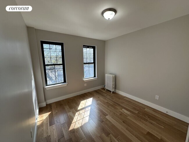 Building Photo - 250 Adelphi St