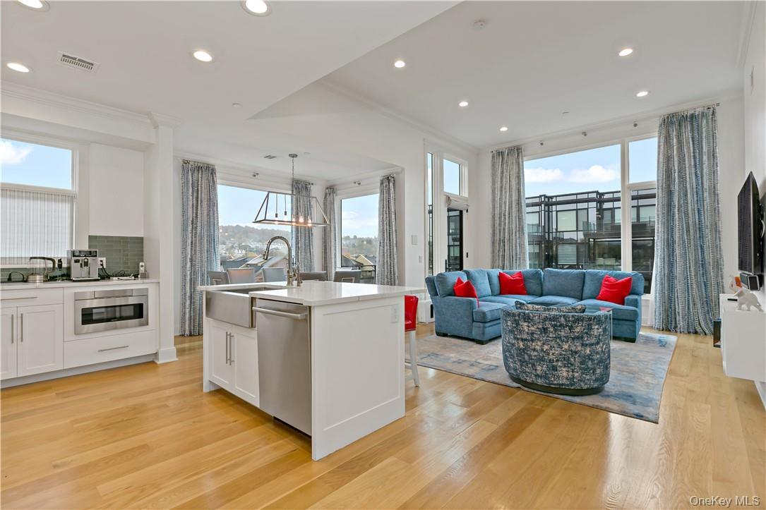Foto principal - 45-45 Hudson View Way