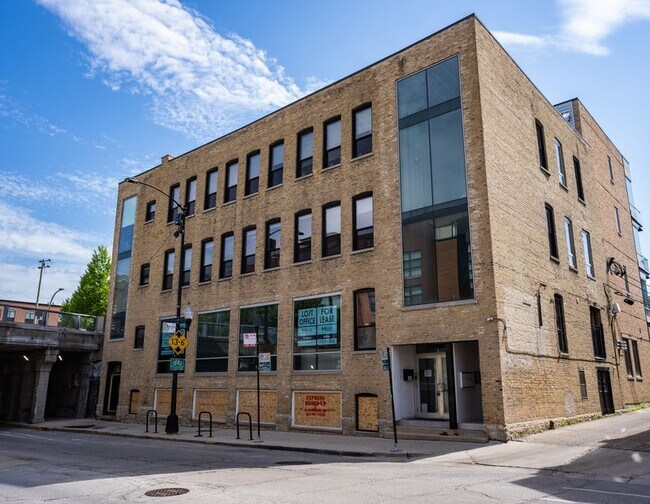 Building Photo - 1755 N Damen Ave