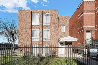 Building Photo - 2654 W 12th Pl