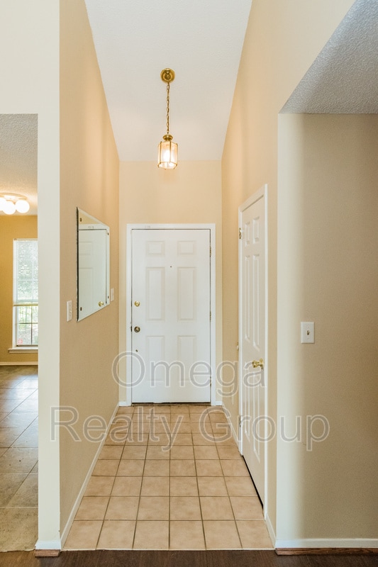 Building Photo - 6008 Bolingbrook Dr