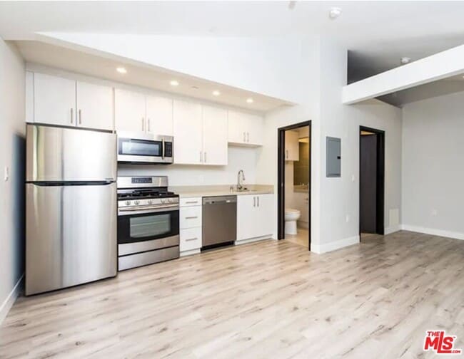 Foto del edificio - 483 Washington Blvd