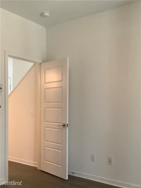 Building Photo - 3 br, 4 bath Townhome - 420 Broadway Dr