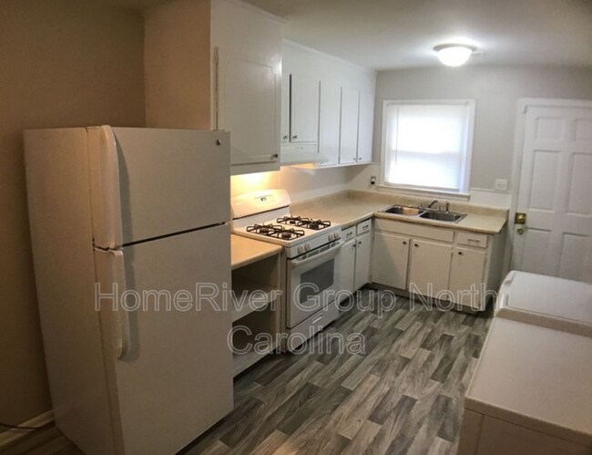 Foto del edificio - 3714 Driftwood Dr