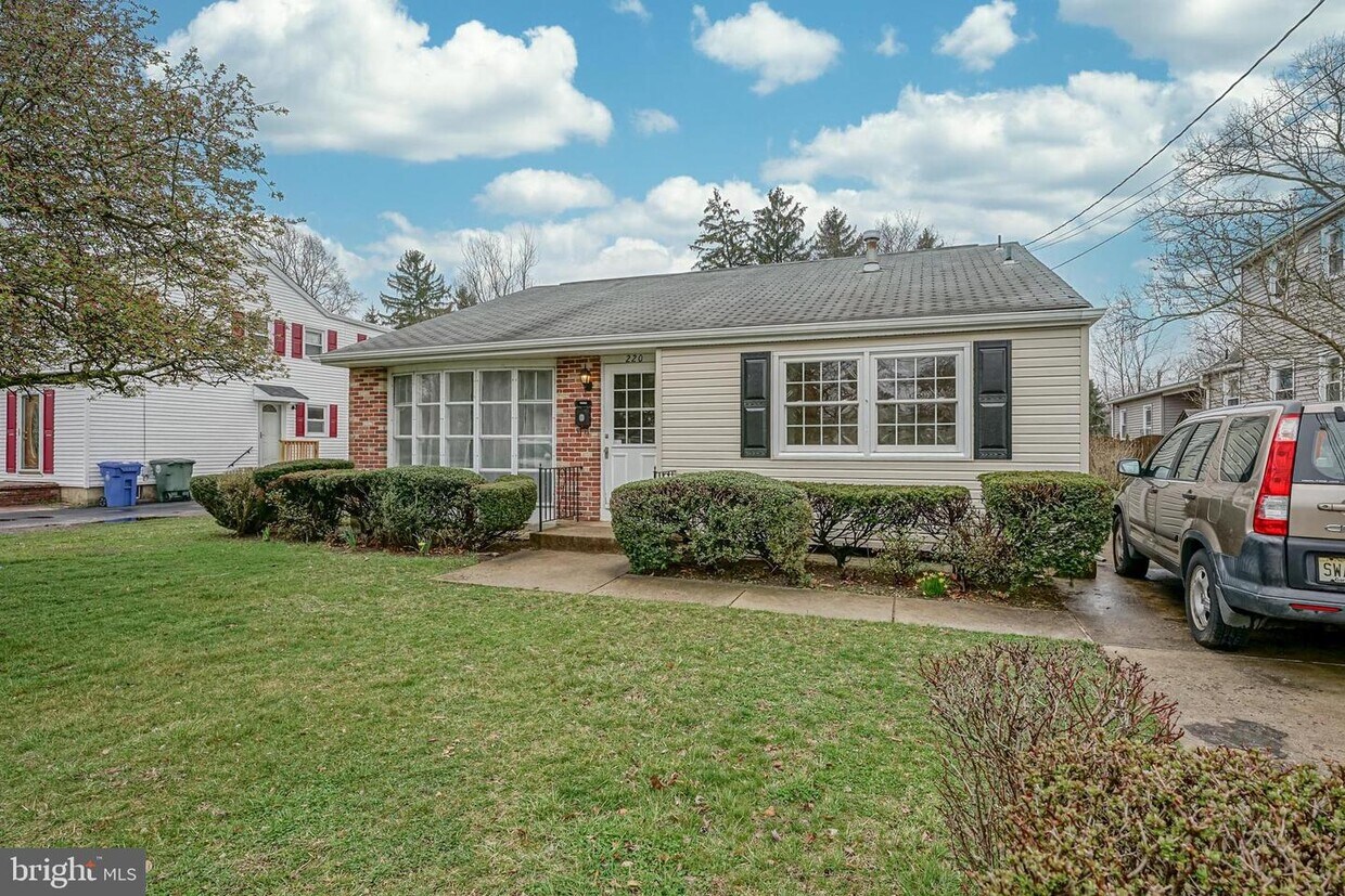 Primary Photo - 220 Georgetown Rd