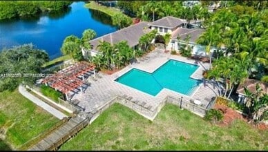 Building Photo - 2574 Centergate Dr