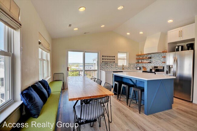 Building Photo - 4 br, 3 bath House - 621-A North Shore Dr