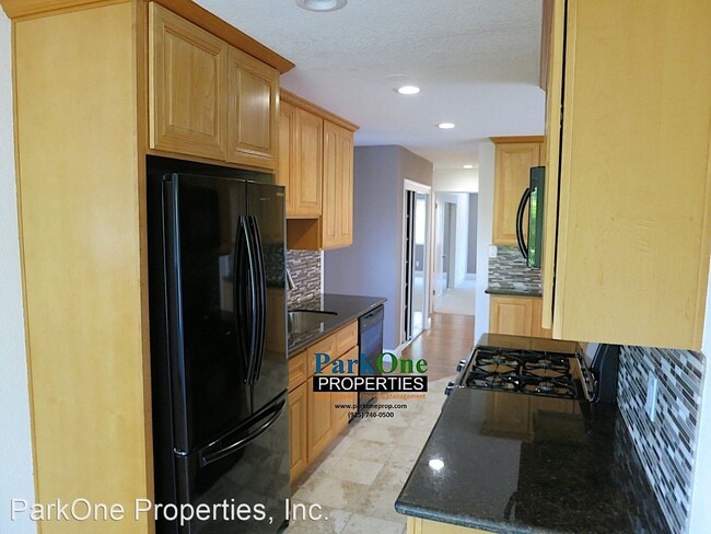 Building Photo - 3 br, 2 bath House - 2180 Pyramid Dr