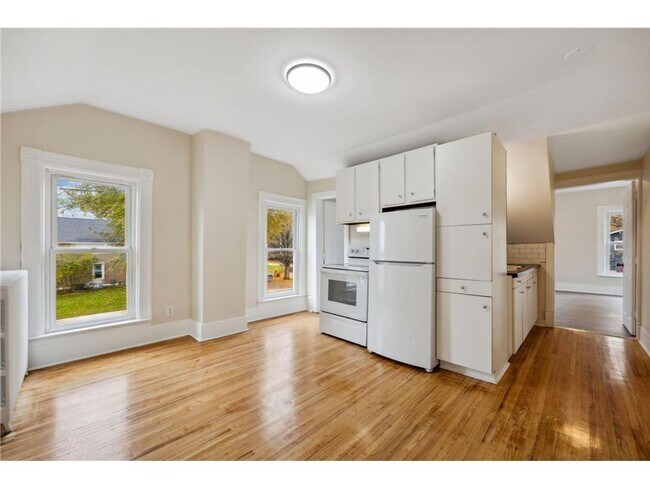 Foto del edificio - Newly Remodeled! Downtown Shakopee, Gas & ...