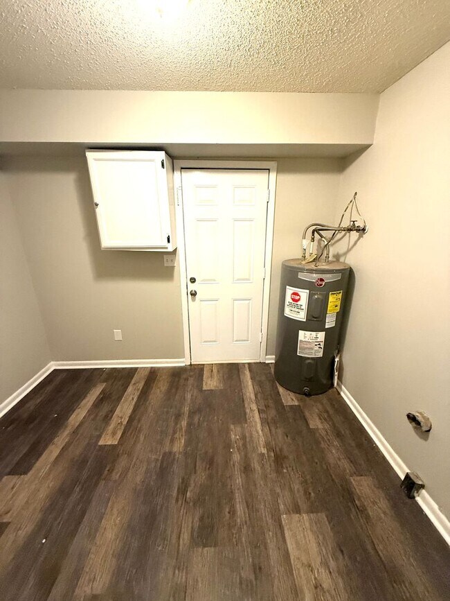 Foto del edificio - ** 3 Bed 2 Bath located off Virginia Loop ...