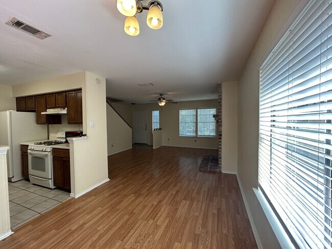 Foto del edificio - SPECIAL PRICE $1795/mo for 14-24 month lea...