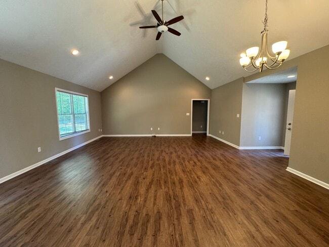 Foto del edificio - Spacious 3BR 2BA home with 2 car garage