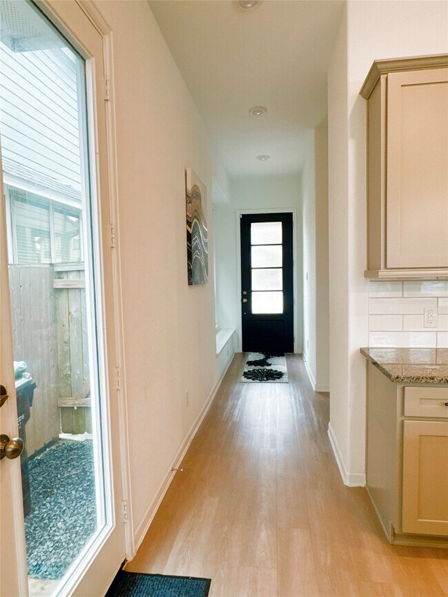 Foto del edificio - 4015 Champlain Wy