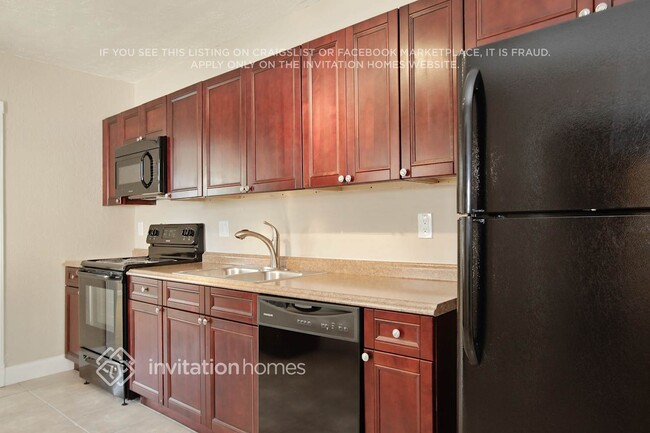 Building Photo - 3207 SW 48th Ave