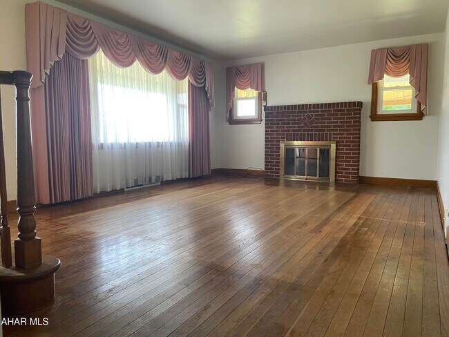 Foto del edificio - 1027 Amelia Ave