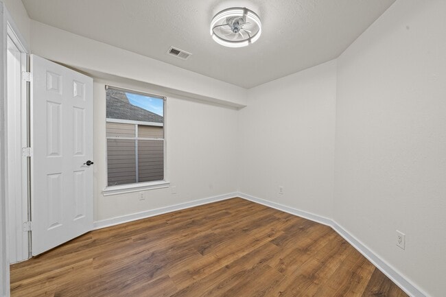 Foto del edificio - 16118 Market Garden Ln