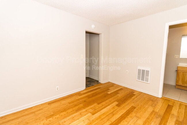 Building Photo - 5345 Lazard St