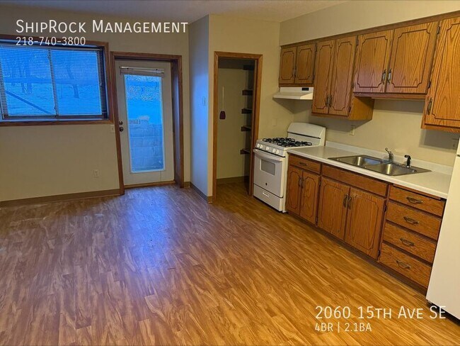 Foto del edificio - 2060 15th Ave SE