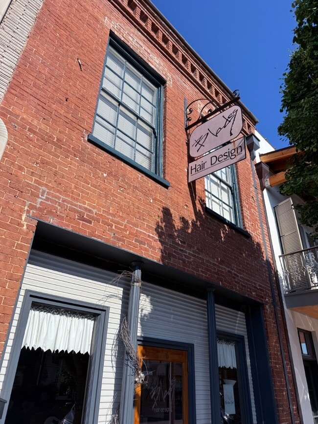 Building Photo - 116 5th St N
