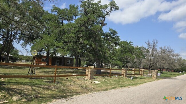 Building Photo - 305 Remuda Dr
