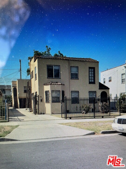 Photo - 1050 W 60th Pl (Los Angeles, CA)