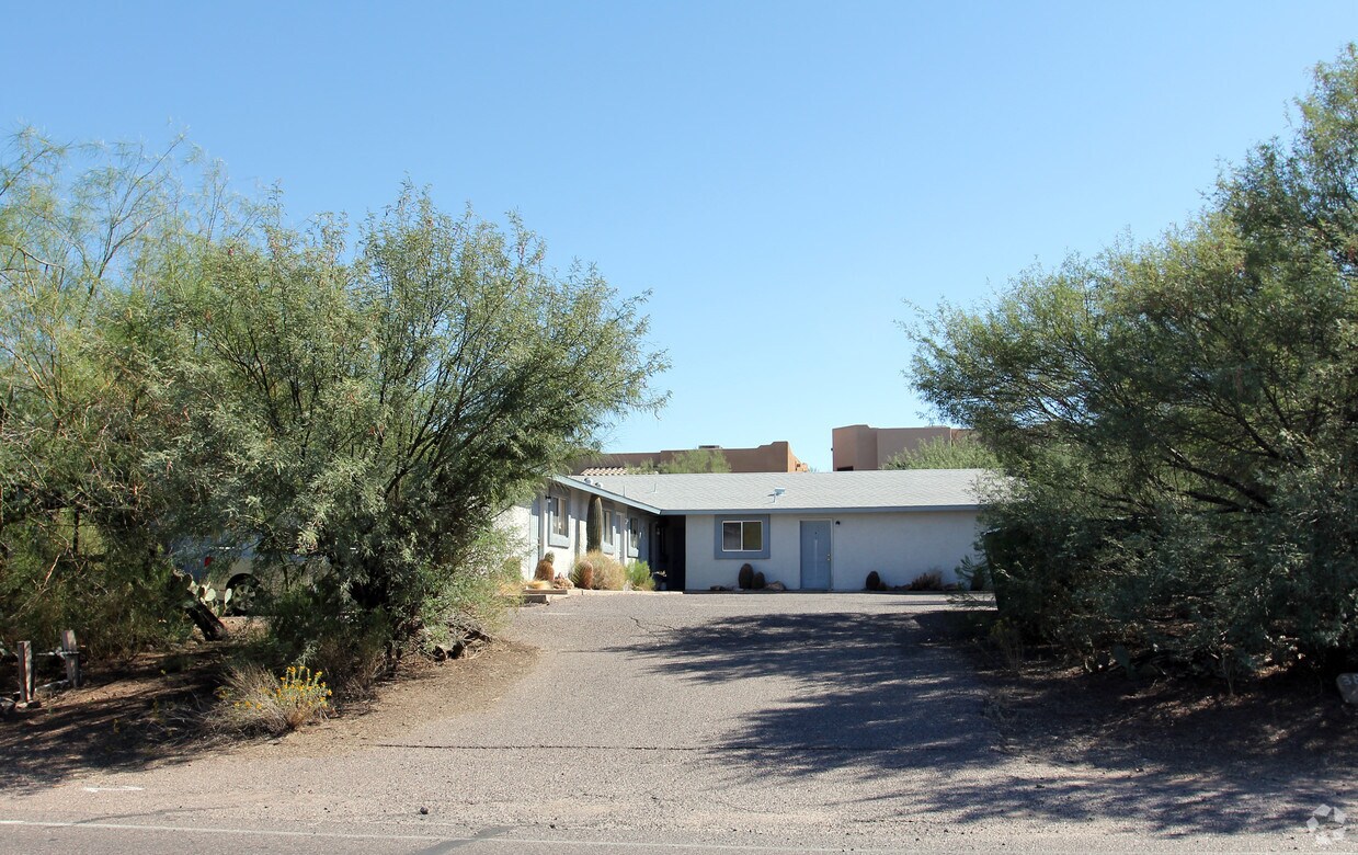Building Photo - 38431 Spur Cross Rd