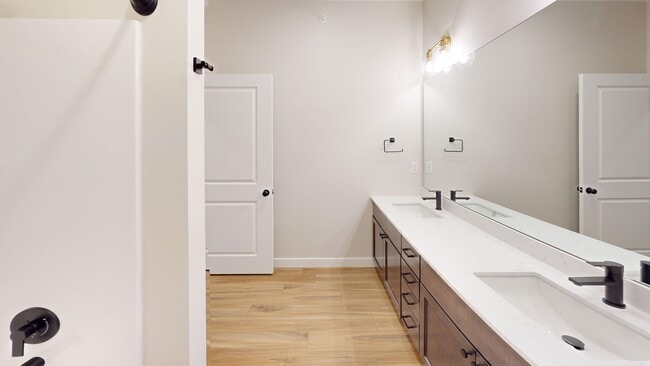 Interior Photo - Carden Springs