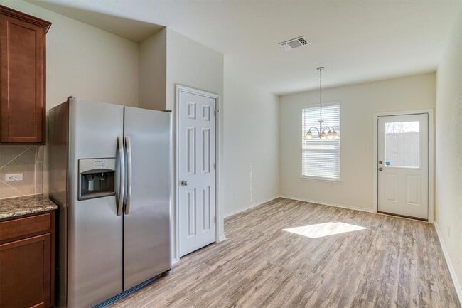 Building Photo - 273 La Dera Dr