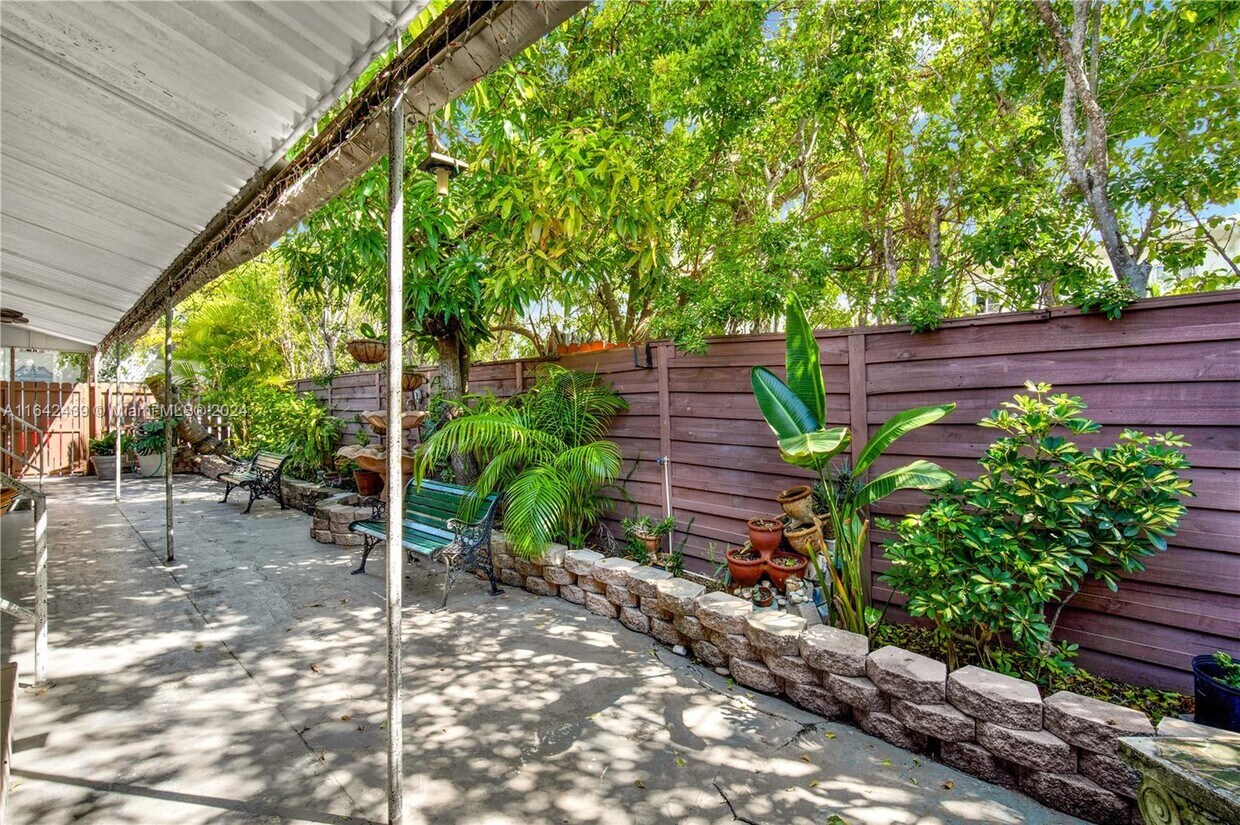 Foto principal - 704 84th St