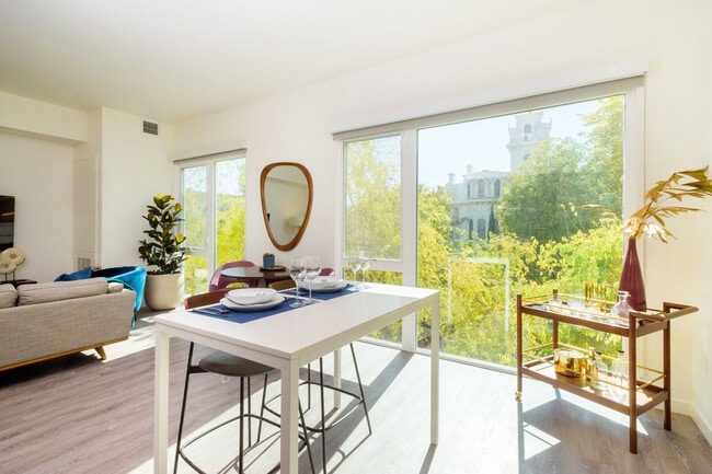 Foto del edificio - The Mansion