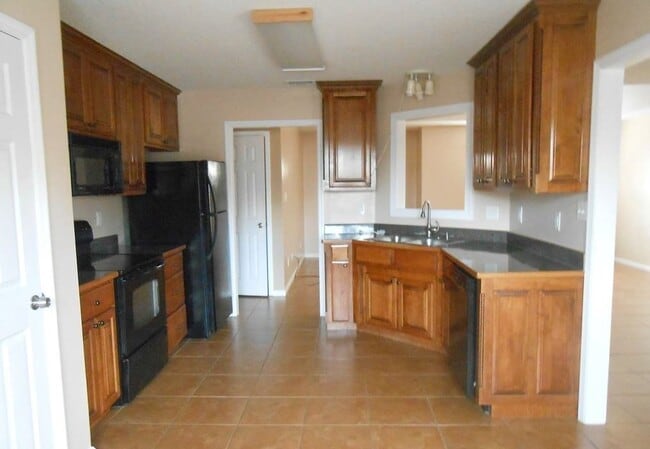 Foto del edificio - Charming 3BR/2BA Rental Home near Moody AFB with Spacious Interior and Private Backyard Oasis wit...