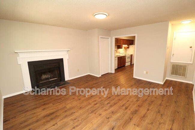 Building Photo - 3905 Lexington Dr