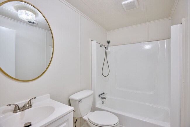 Foto del edificio - 2553-2555 Lloyd Rd