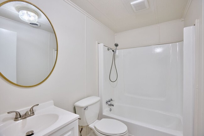 Building Photo - 2553-2555 Lloyd Rd