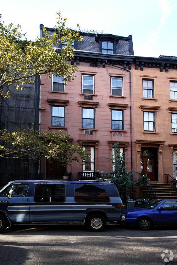 Primary Photo - 130 Amity St