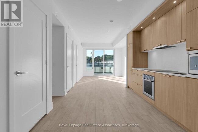 Building Photo - 259 The Kingsway