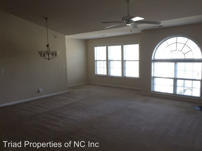 Building Photo - 4703 Pennoak Ln