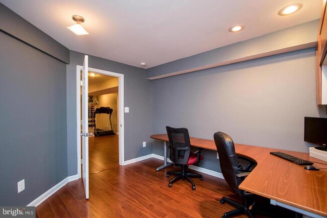 Building Photo - 11922 Molly Pitcher Cir