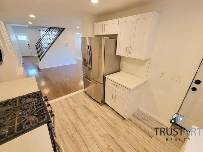 Building Photo - 3 Bedroom House in Germantown