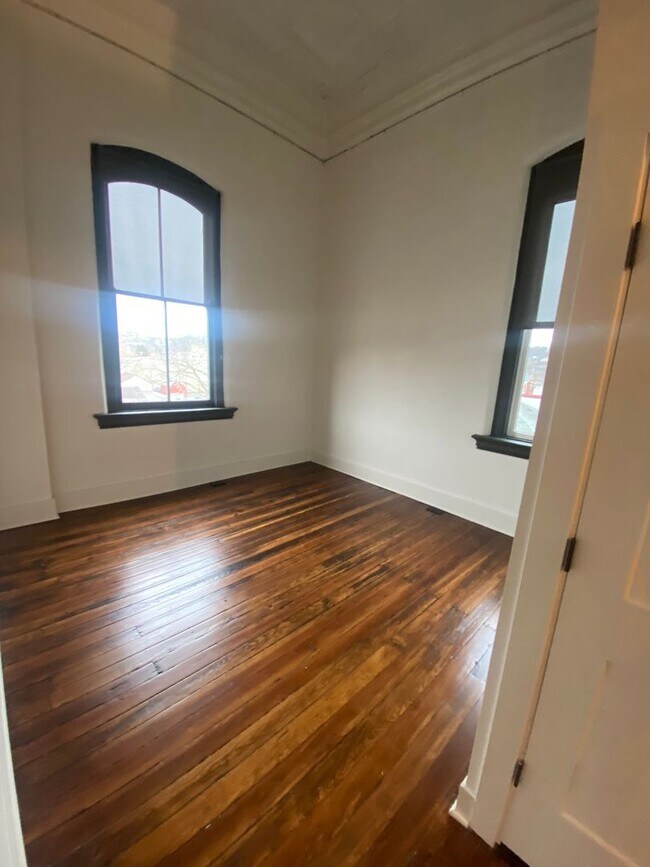 Building Photo - 1 Bedroom Flat