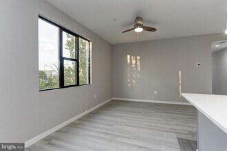 Building Photo - 400 S Highland Ave