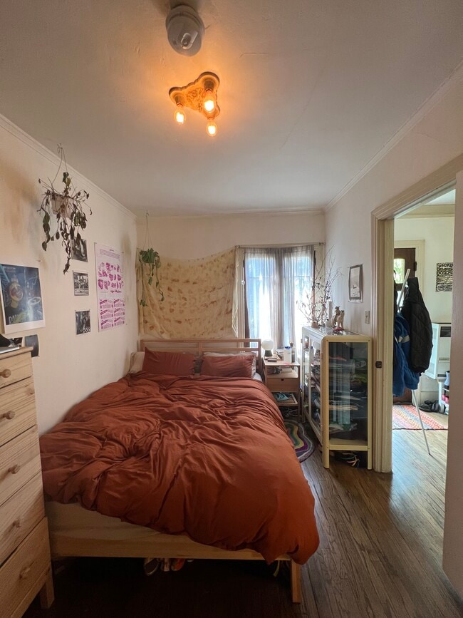 bedroom - 632 1/4 N Virgil Ave