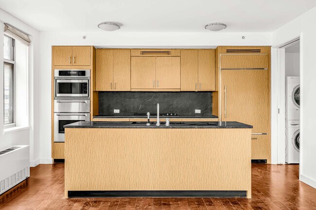 Foto del edificio - 100 W 58th St