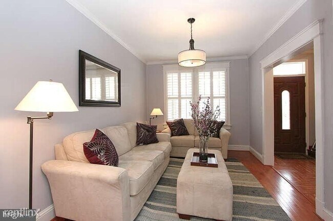 Foto del edificio - 1015 Irving St NW