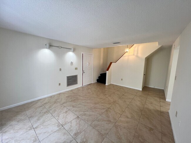 Foto del edificio - 3583 Raintree Cir