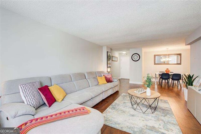 Foto del edificio - 2479 Peachtree Rd NE