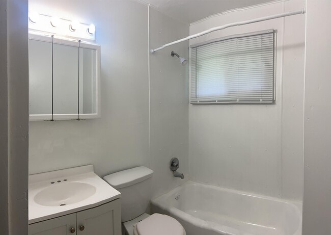 Photo - 1217 W Bradley Ave (Champaign, IL) House
