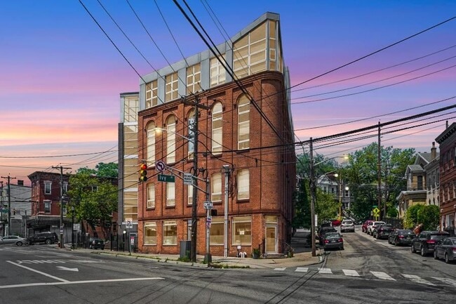 Building Photo - 704 Grand St