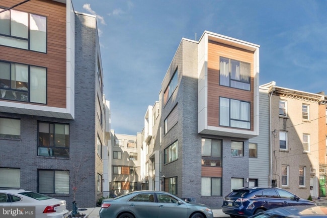 Photo - 1647 E Eyre St Apartment