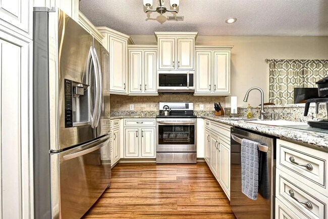 Foto del edificio - 3307 Sweetwater Blvd